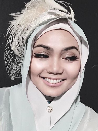 Foto: Ini Gaya Hijab Khas Rina Nose yang Jadi Tren