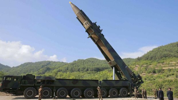 Korea Utara terus menjalankan uji coba rudal termasuk rudal balistik antara benua ini. 