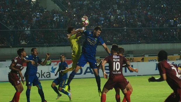 Pada musim lalu, Vladimir Vujovic mencetak satu gol dan memberikan tiga assist untuk Persib.