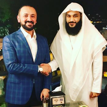 Foto: Selain Muzammil, Imam Masjidil Haram Tampan Ini juga 
