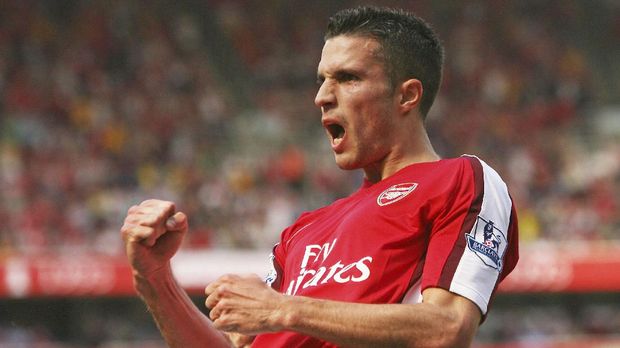 Kehadiran Robin Van Persie disebut-sebut pernah menggantikan pamor Thierry Henry di Arsenal. (