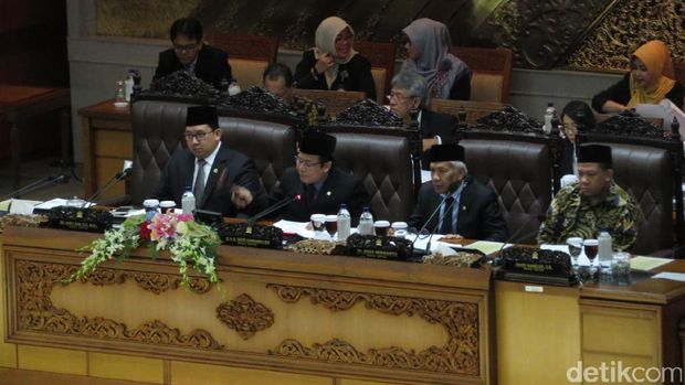Kementerian Dalam Negeri berusaha agar isu presidential treshold tidak diputus lewat sidang paripurna DPR RI.