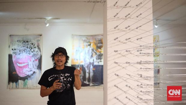 Instalasi 'Jarum Keras' karya Bonaficus Djoko Santoso.