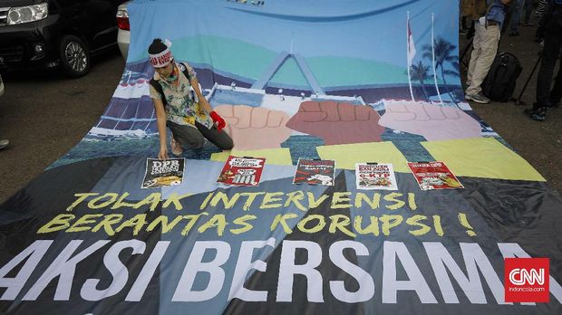 KPK menyambut baik rencana pembentukan densus antikorupsi oleh Polri yang akan bekerja sama dengan kejaksaan.