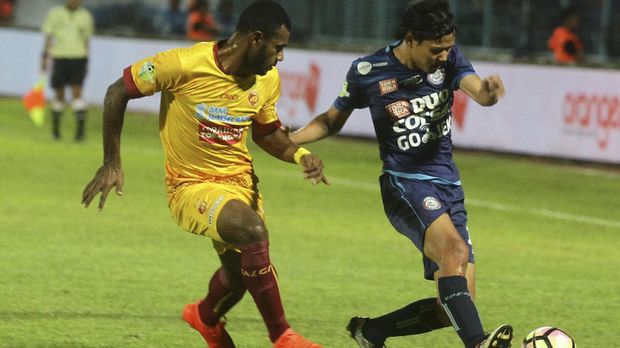 Marco Sandy (kiri) sudah menjelaskan masalah ke manajemen Sriwijaya FC.