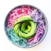 Mie Unicorn dengan Warna-warni Cantik Ini Dibuat dari Bahan Alami