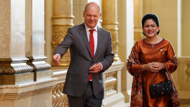 Siluet Baju Kurung Pilihan Iriana Jokowi di KTT G20