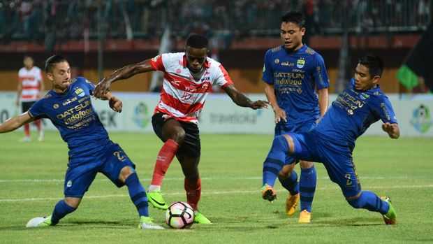 Persib Bandung menjadi salah satu kesebelasan yang memiliki pertahanan cukup kuat pada Liga 1 2017.
