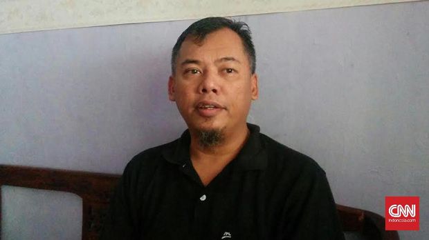 Eks Teroris, <i>Fitness</i> dan Kaus Merah Jambu