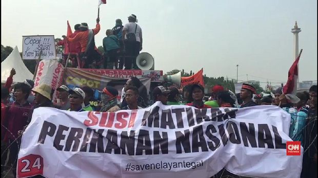 Salah satu aksi demo nelayan yang menolak pelarangan cantrang oleh Menteri Kelautan dan Perikanan SUsi Pudjiastuti, beberapa waktu lalu.