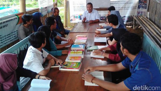 Frendi, Kuli Panggul Jadi Mahasiswa dari Kampung Sidat Banyumas