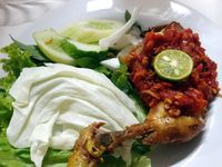 Malas Keluar Kantor 4 Ayam  Berlumur Sambal  Enak Ini Bisa 