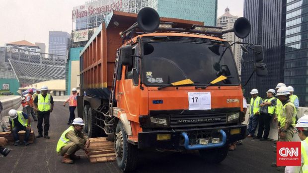 Uji Beban Simpang Susun Semanggi Berjalan Lancar