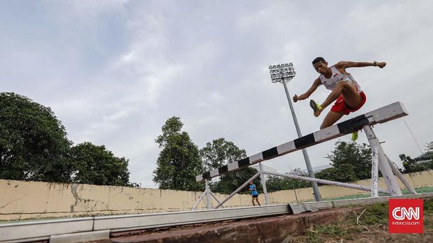 Kegagalan dan permasalahan yang melingkupi atlet Indonesia setelah SEA Games 2017 berdampak pada tuntutan pembubaran Satlak Prima.