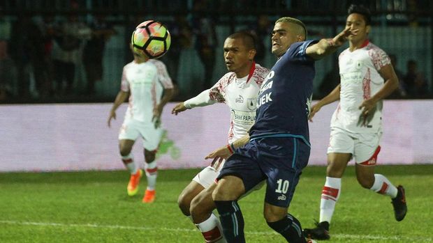 Persipura Jayapura sukses membungkam tuan rumah, Arema FC, dengan skor 2-0.