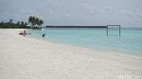 Turis yang menikmati pantai Maldives (Afif/detikTravel)