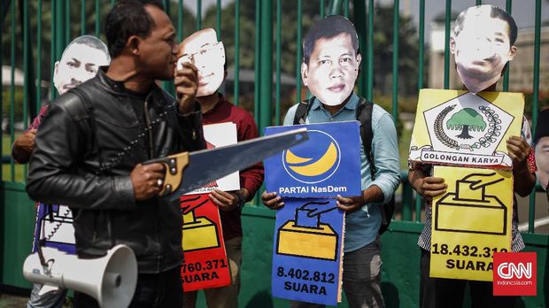 Politik Zig-Zag Gerindra Serang Pemerintah