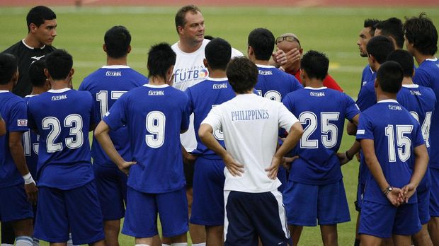 Michael Hans Weiss punya pengalaman melatih timnas Filipina selama tiga tahun.