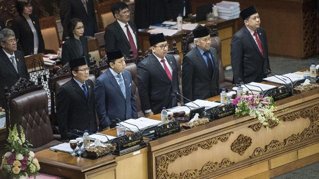 Status kepartaian Fahri Hamzah hingga kini belum jelas setelah pengadilan memenangkan gugatan atas pemecatannya.