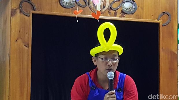Kak Daniel saat mendongeng