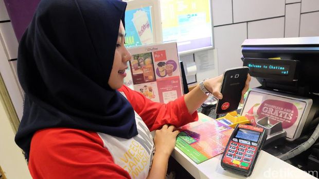 Jajan Durian Bayarnya Cukup Tempel Ponsel Saja