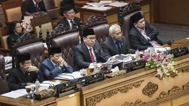 UU Pemilu 'Karpet Merah' Jokowi untuk Pilpres 2019