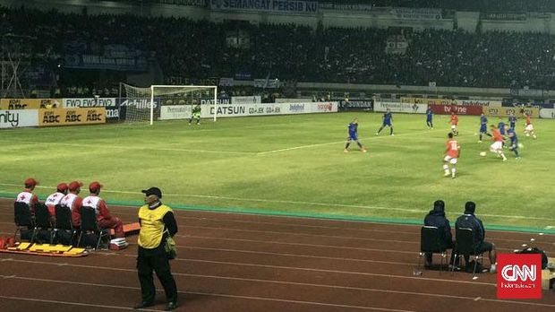 Duel Persib vs Persija berlangsung sengit.