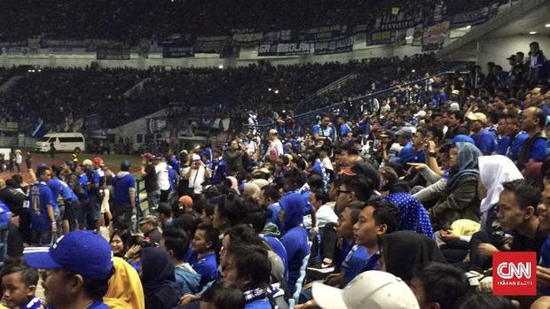 Bobotoh memadati seluruh isi Stadion GBLA.