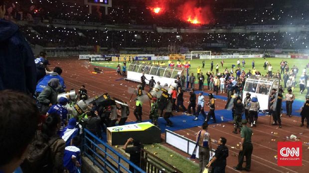Ricko Andrean menjadi korban pengeroyokan di sela pertandingan Persib vs Persija.