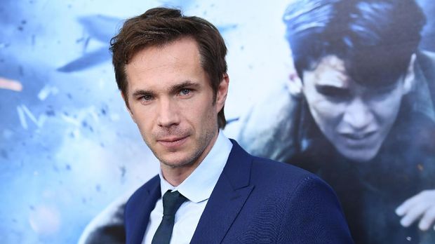 Dalam 'Dunkirk', James D'Arcy muncul sebagai kolonel Winnant dari AD-Inggris.