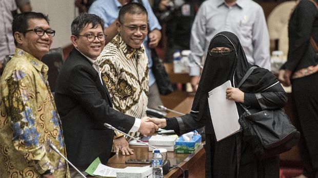 Yulianis Dinilai Mengarang Beri Uang ke Eks Pimpinan KPK