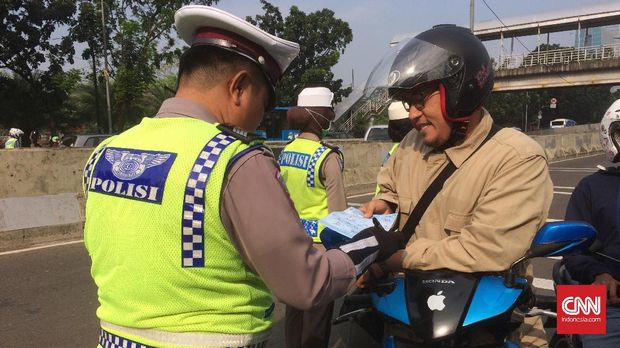 Ditilang di Jalan Nontol Kuningan, Pemotor Merasa Dijebak
