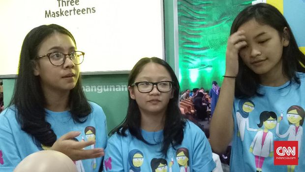 Ashilla Maitsa, Alia Reiza, dan Ayu Sekar Tunjung dari SMA Plus Pembangunan Jaya. (CNN Indonesia/Deddy S)