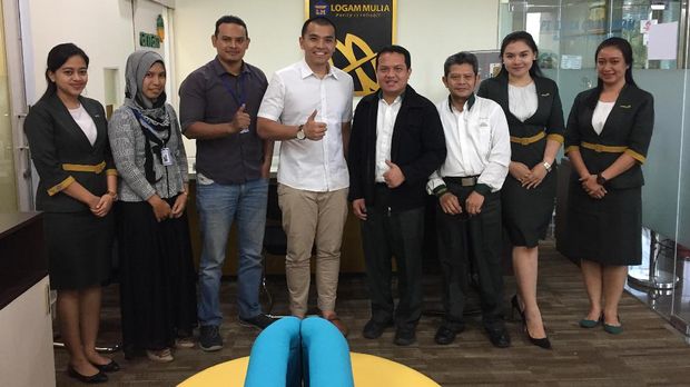 Muhammad Assad, Founder & CEO Tamasia bersama Bapak Agung, Manager Marketing PT. Antam, Tbk
