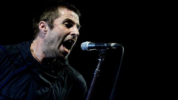 Liam Gallagher tunda konser di Jakarta.