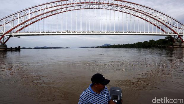 Jembatan Tayan (Rachman Haryantao/detikTravel)