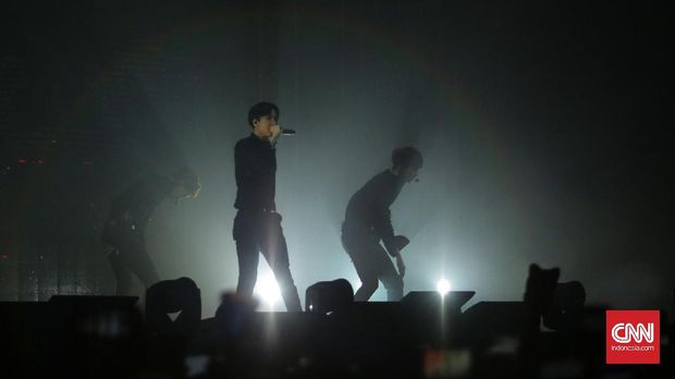 Penampilan VIXX dalam acara jumpa fan.
