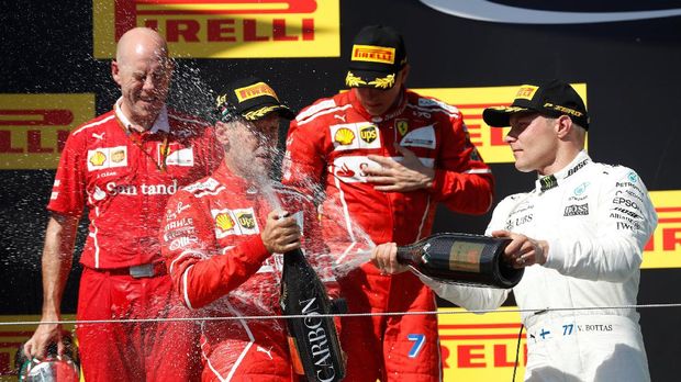 Valtteri Bottas menyemprot Sebastian Vettel di atas podium GP Hungaria.
