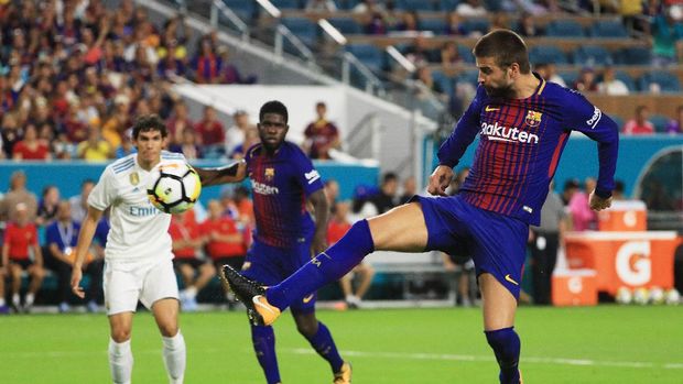 Barcelona mengalahkan Real Madrid 3-2 lewat gol Gerard Pique.
