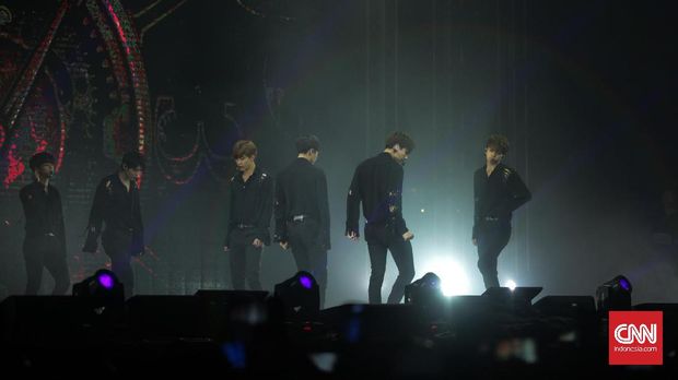 VIXX menghibur penggemar dalam acara jumpa fan di Jakarta.