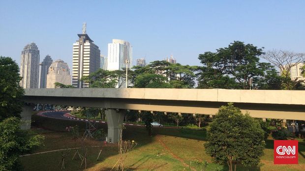 Meski sudah dibuka untuk umum sebagai uji coba, banyak pengendara yang belum memanfaatkan simpang susun Semanggi