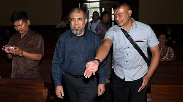 Patrialis Akbar Bayarkan Uang Muka Apartemen bagi Anggita