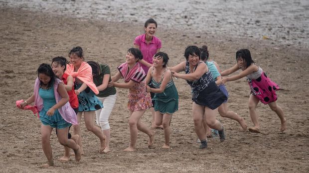 Kerang Bakat Bensin dan Karaoke, Menu Piknik di Korea Utara