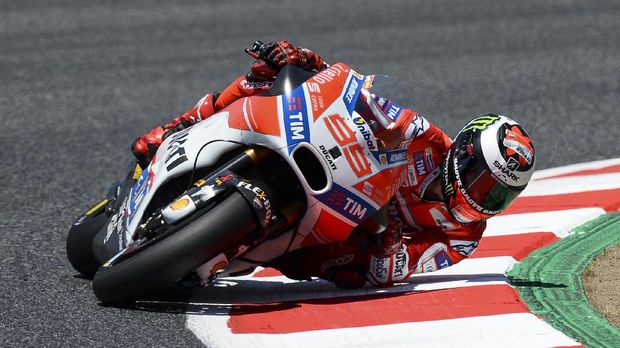 Jorge Lorenzo gagal mempertahankan posisi terdepan.