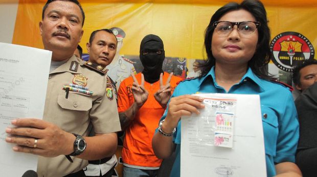 Selama ini dumolid hanya dikenal oleh kalangan tertentu saja. Hingga saat Tora Sudiro ditangkap, dumolid menjadi lebih 'go public' di masyarakat luas.
