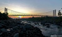 Pemerintah Bangun Jembatan Gantung di Pelosok Negeri Pemerintah Bangun Jembatan Gantung di Pelosok Negeri