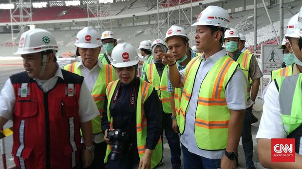 Presiden INAPGOC Raja Sapta Oktohari saat meninjau salah satu venue.
