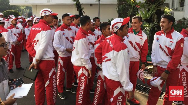 Ezra Walian Absen di Istana Presiden