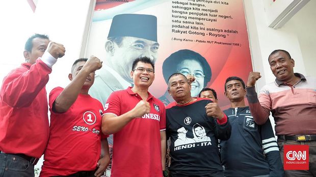 Chris John sempat diduga akan terjun ke dunia politik setelah kedapatan mampir ke DPD PDI Perjuangan Jawa Tengah
