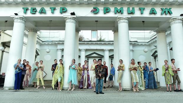Tampil di Moskow, Ferry Sunarto Pamer Koleksi Kain Batik